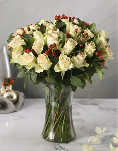 Cream Roses with Hypericum in Vase (12 Roses)