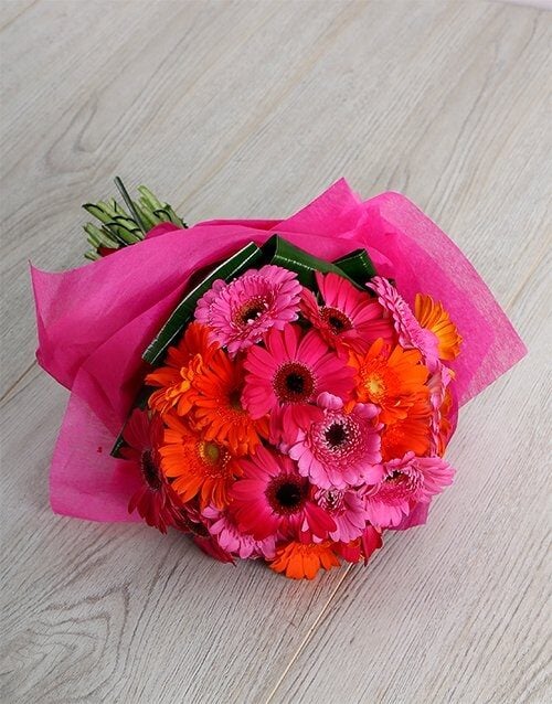 Ravishing Gerbera And Aspidistra Bouquet (Standard)