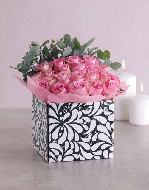 Pink Roses In Black And White Box (20 Roses)