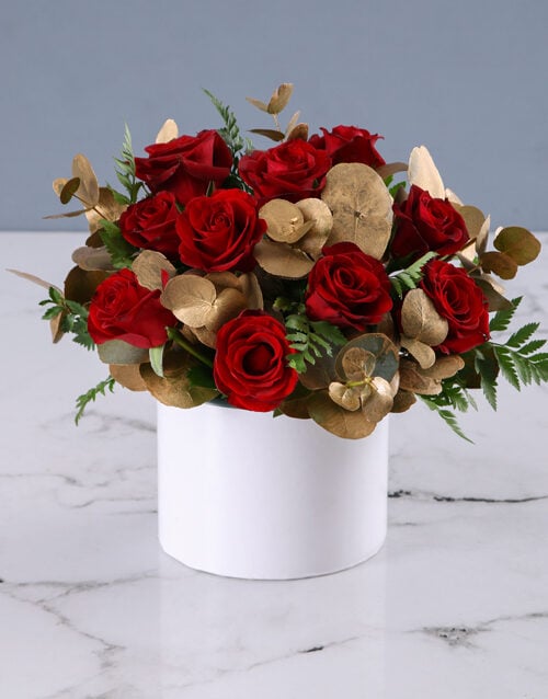 Extraordinary Red Roses In A White Hat Box