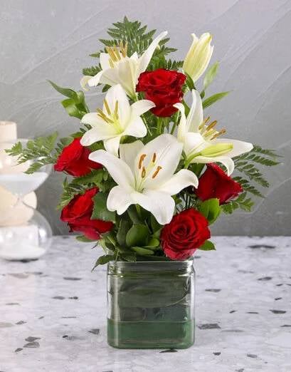 Romantic Rose And Lily Arrangement