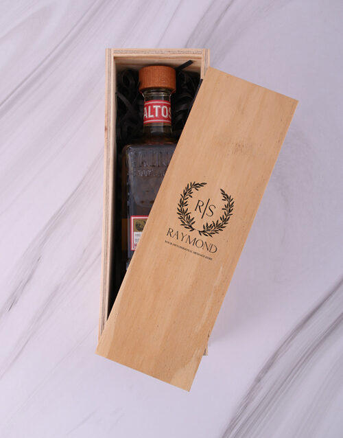 Personalised Wonderful Wreath Spirits Crate (Olmeca)