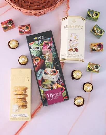 Toni Glass Tea and Wedgewood Hamper