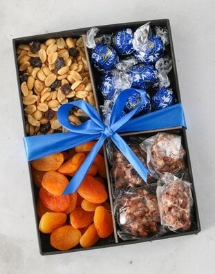 Grand And Generous Snack Tray (4pc)