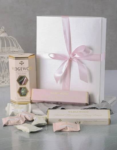 Wedgewood Nougat Indulgence Hat Box