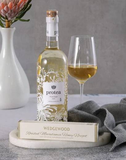 Luxury Appreciations Protea Pinot Set (Standard)