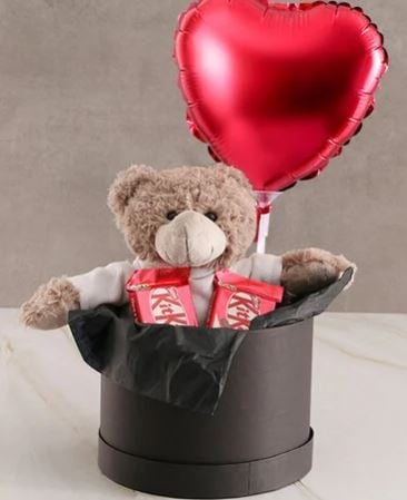Love Teddy And Kit Kat Box (Standard)