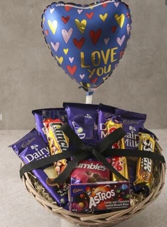 Cadbury Choc Love Basket Hamper (Standard)