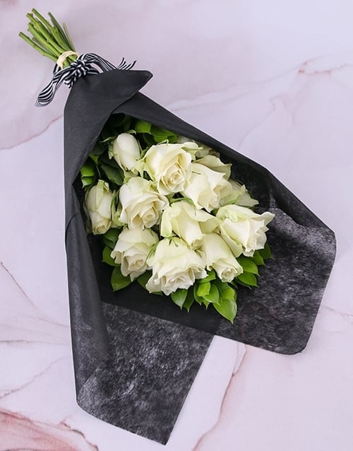 Striking White Rose Bouquet (12Roses)