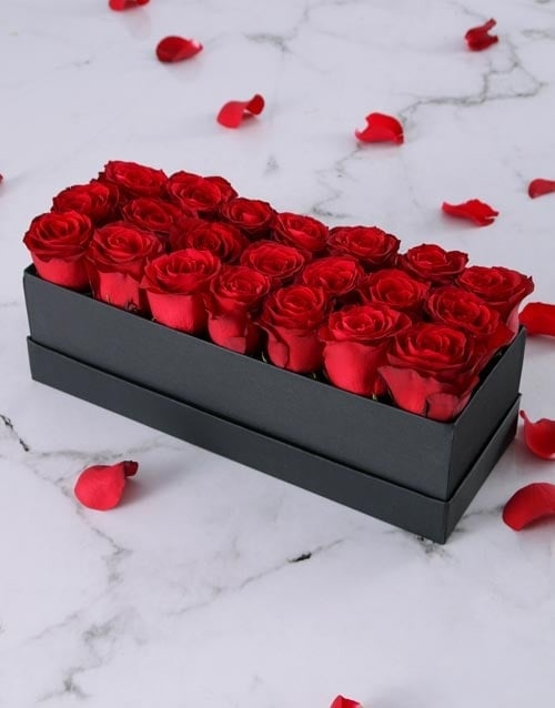 Luxury Box Blooming With Roses