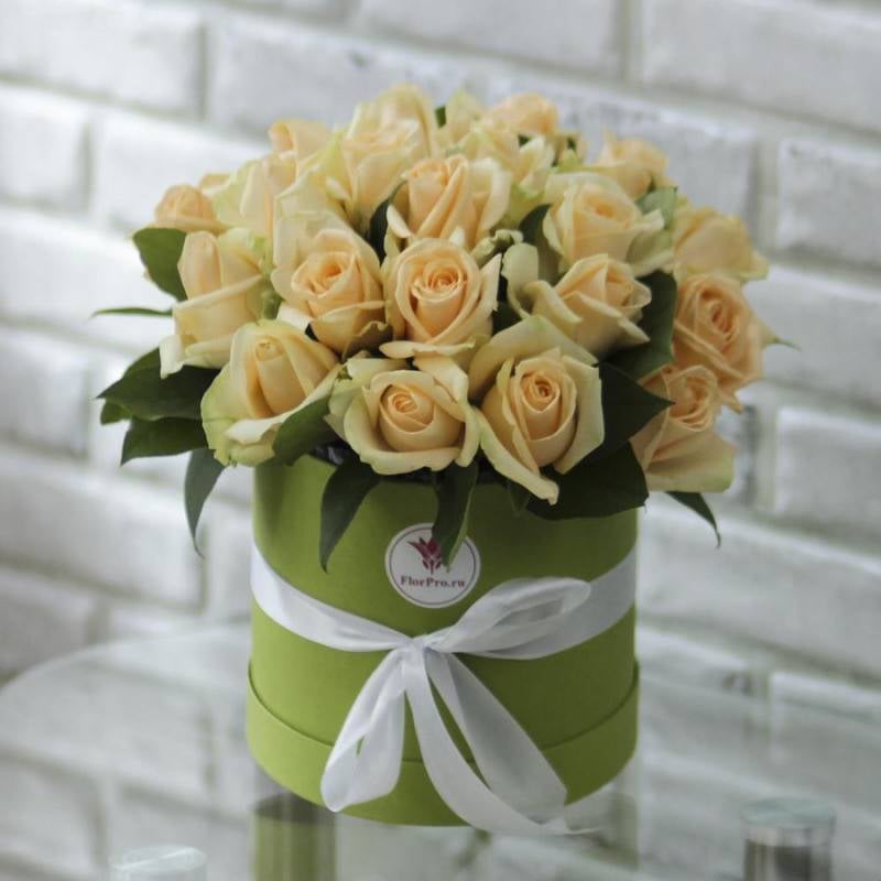 25,peach,roses,in,a,box
