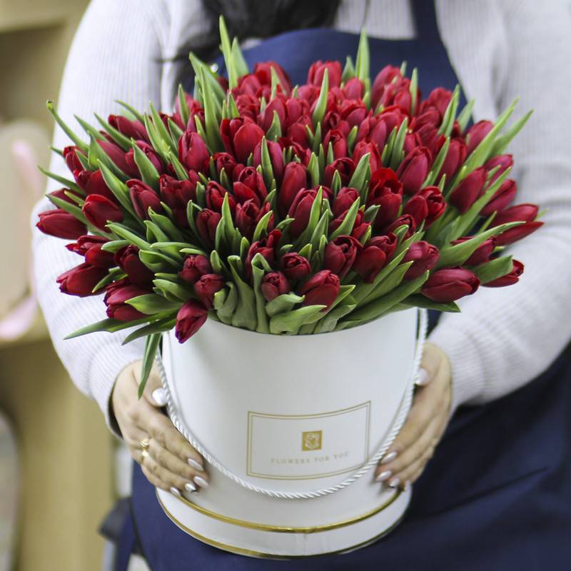 Bouquet,101,red,tulle_pan,in,a,box