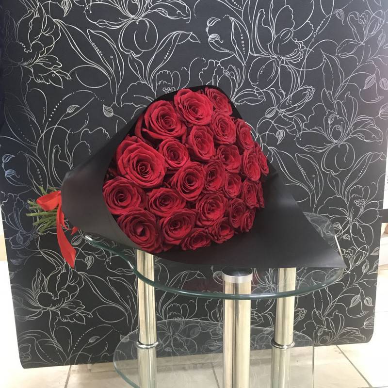 25,red,roses,Red,Naomi,in,black,power,60,cm