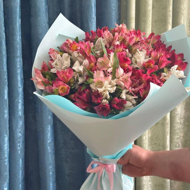 Bouquet,of,21,al_stromerii