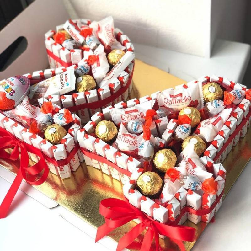 Cake,with,numbers,from,Kinder