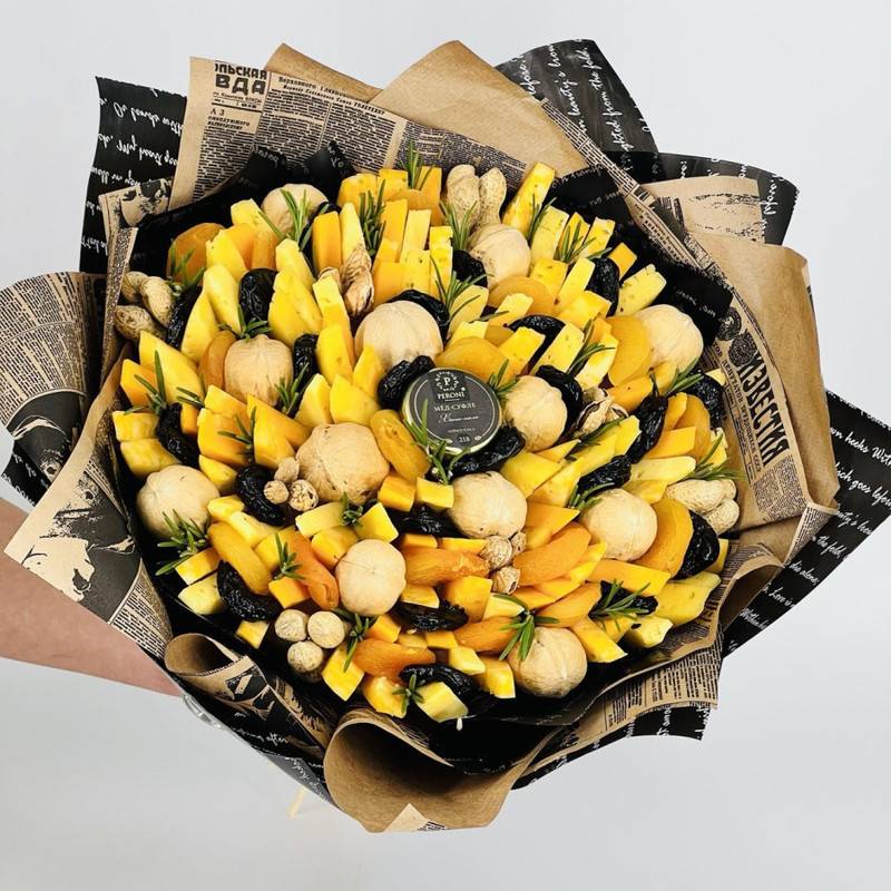 S_edobnij,bouquet,of,fish,orehov,and,suhofruktov,,a,gift,for,Ramadan