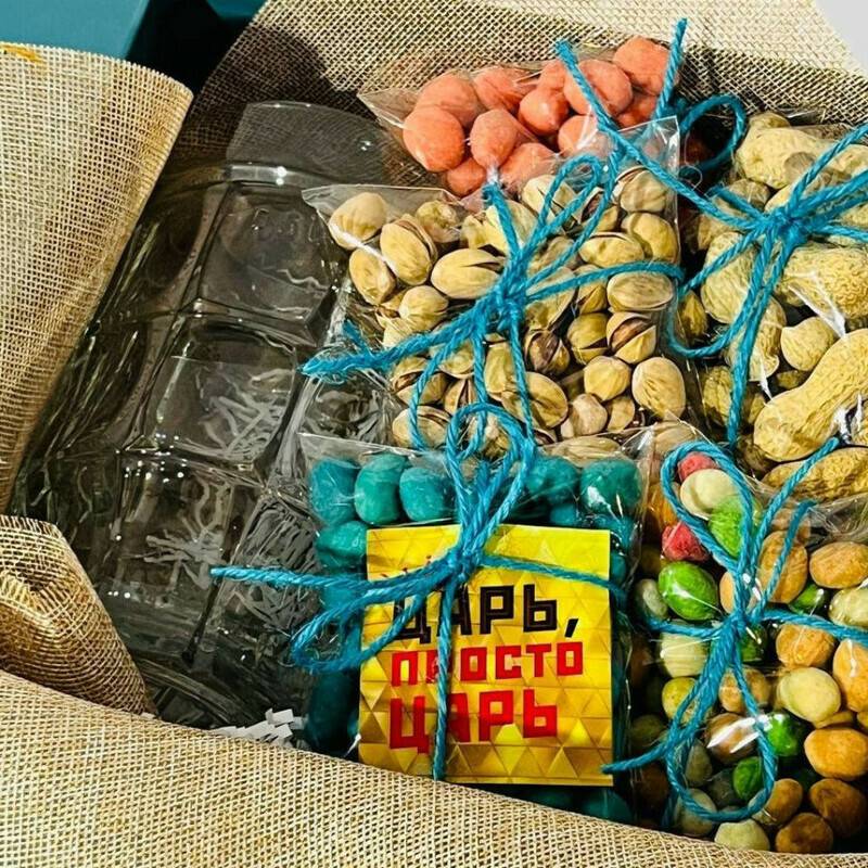 Products,for,muzhchini,nabor,solyonih,orehov,s,pivnoj,kruzhkoj