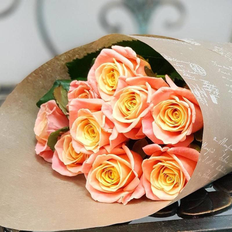 Bouquet,of,9,coral,roses