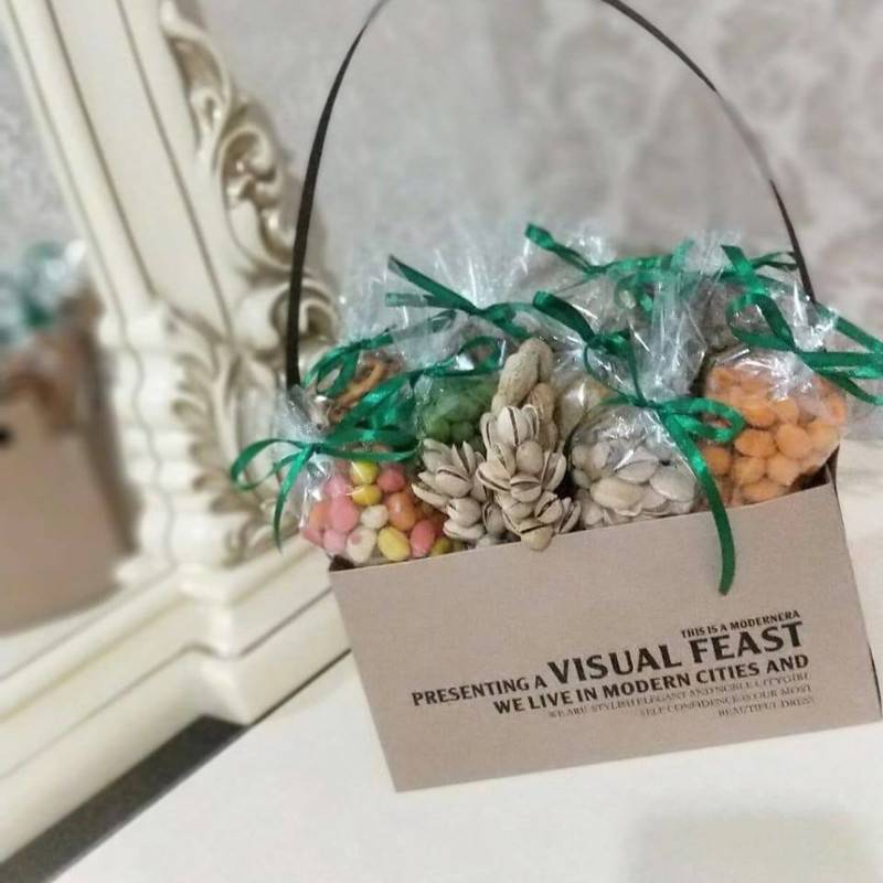 Men's,bouquet,with,snacks