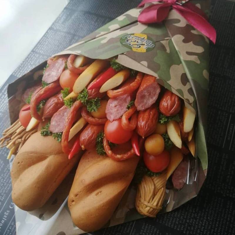 Muzhskoj,buket,s_edobnij,iz,kolbas.,Buket,iz,kolbasi,i,sira
