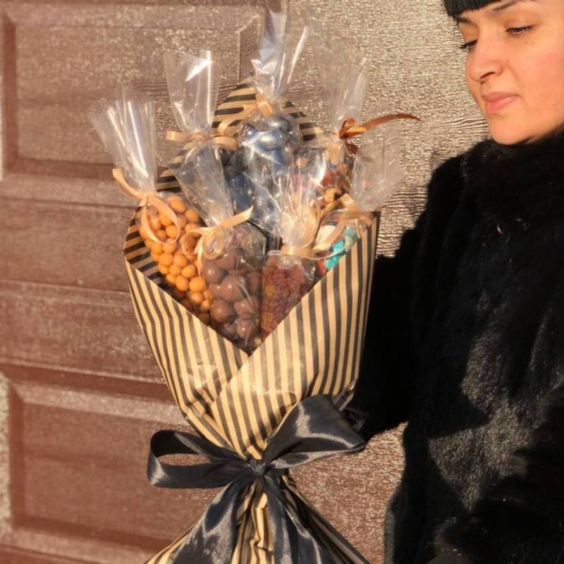 Men's,bouquet,of,walnuts
