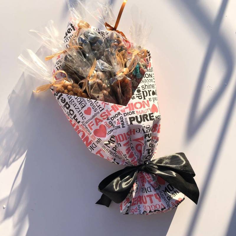 Gift,a,set,of,nuts,in,icing