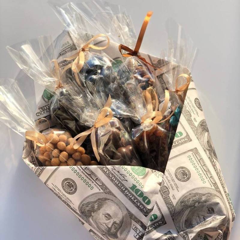 Men's,bouquet,of,walnuts