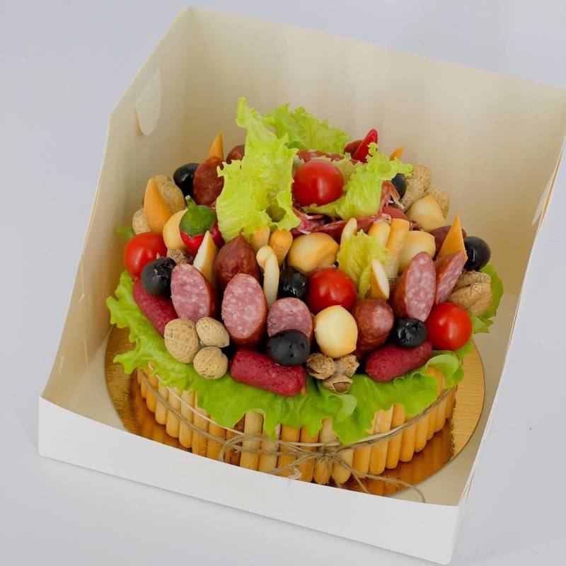 Bento,tort,zakusochnij,s,kolbaskami,i,sirom