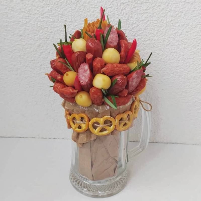 Kruzhka,pivnaya,so,snekami,kolbaskami