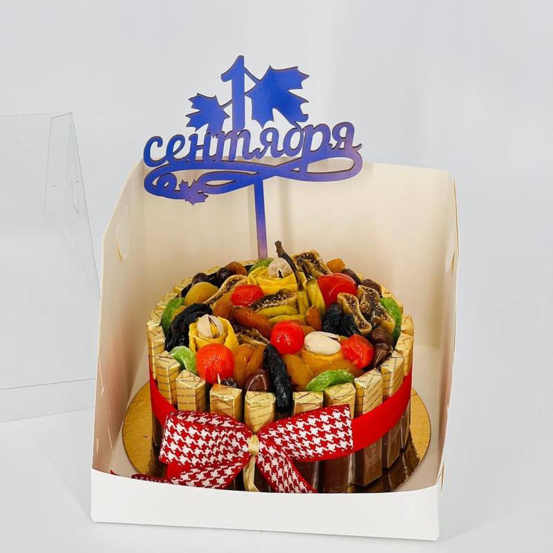Sladkij,podarok,uchitelyu,bento,tort,iz,shokoladok,i,suhofruktov