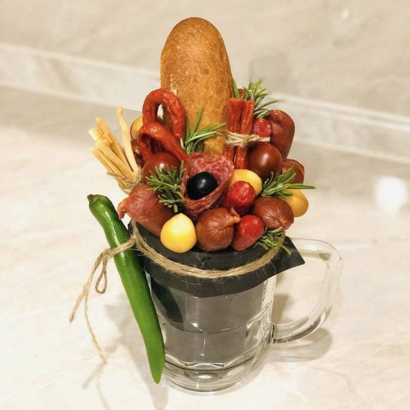 Muzhskoj,bouquet,and,cross,from,sausage,and,snack