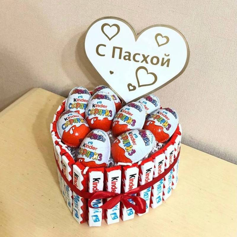 Sladkij,podarok,na,Pashu,tort,iz,kinder,shokolada