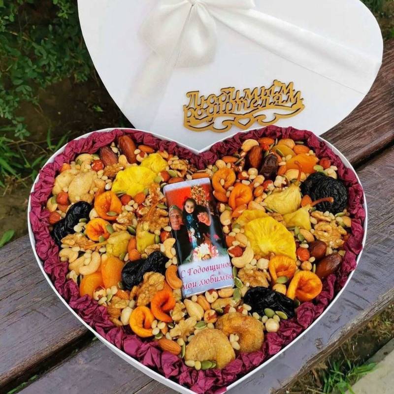 Podarochnij,nabor,suhofruktov,v,serdtce
