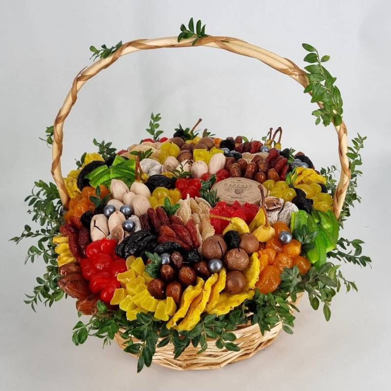 Ognomnaya,korzina,s,suhofruktami,i,orehami.,Podarok,na,Ramadan