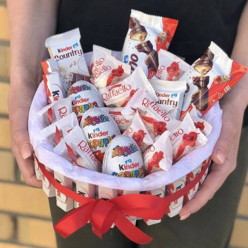 Tort,iz,kinder,shokolada.,Sladkij,podarok