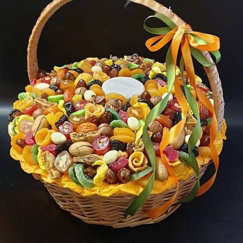 Korzina,s,suhofruktami,podarochnaya