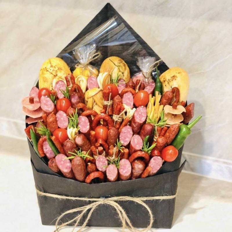 Muzhskoj,bouquet,produces,sausages,and,syrups