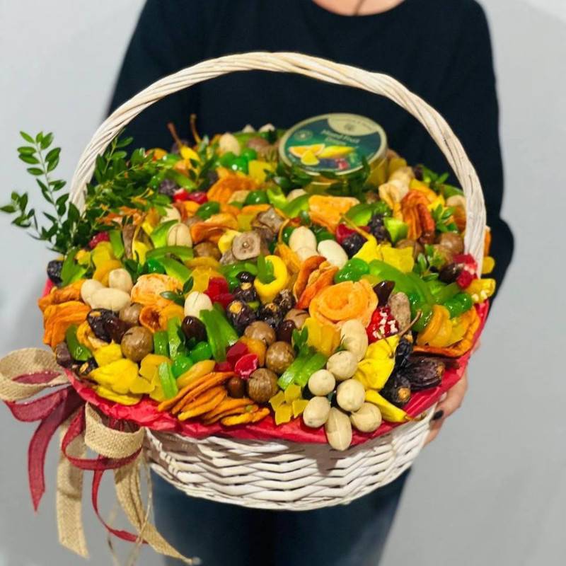 Ognomnaya,korzina,s,suhofruktami
