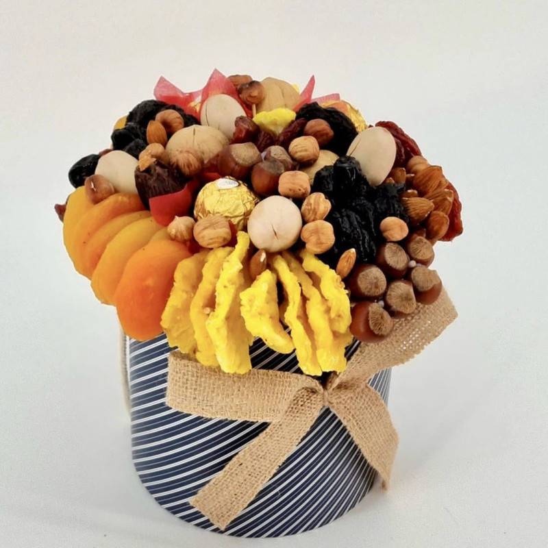 Mix,of,walnuts,and,dried,fruits