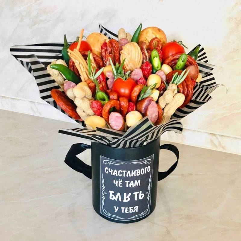 Muzhskoj,bouquet,of,s_edobnij,and,sausage