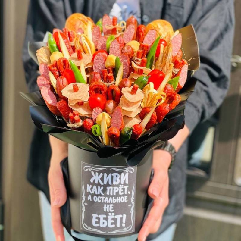 Buket,iz,zakusok,dlya,muzhchini.,Myasnoj,kolbasnij