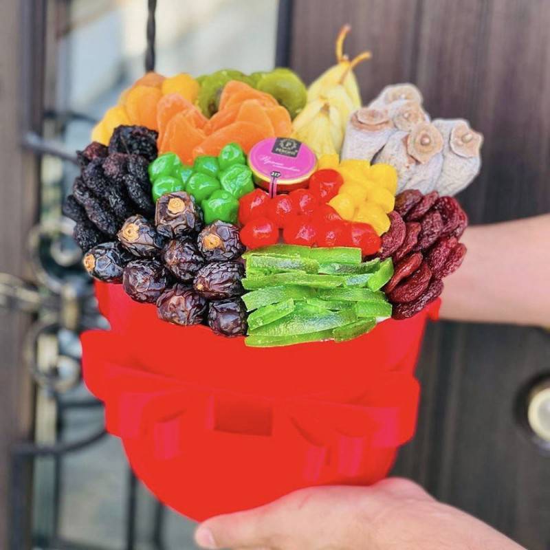 Buket,iz,suhofruktov,v,shlyapnoj,korobke