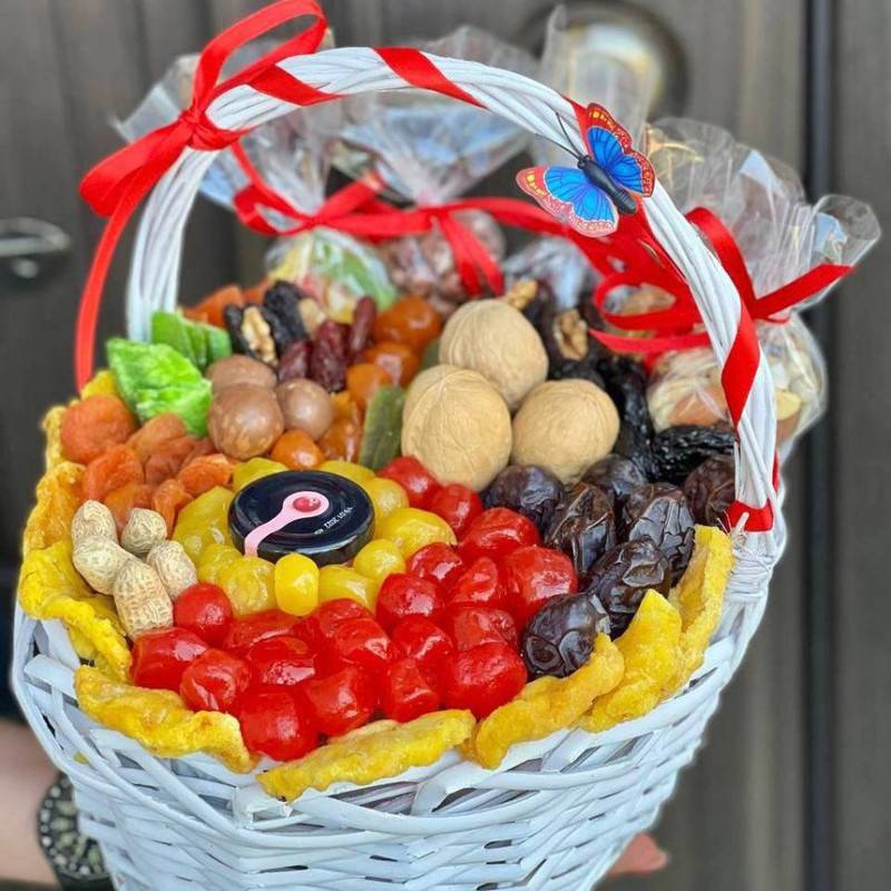 Basket,with,dried,fruits