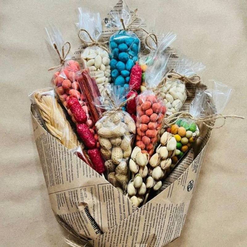 Bouquet,of,snacks,with,sausages,for,men