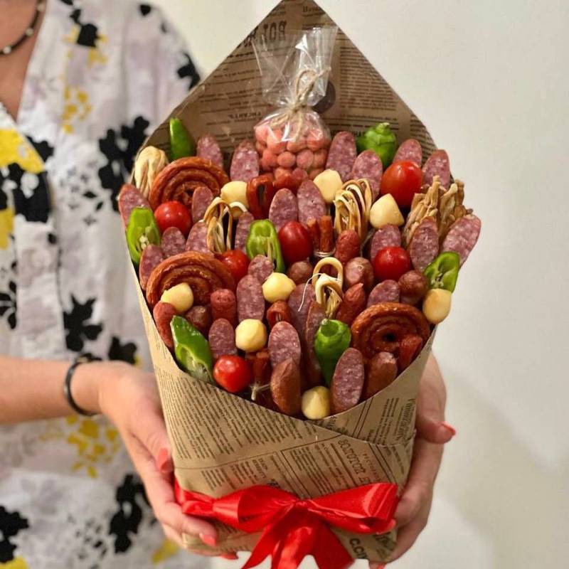 Bouquet,of,products,in,an,envelope,with,sausages