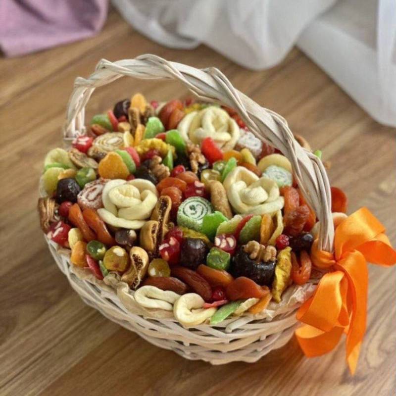 Basket,with,dried,fruits