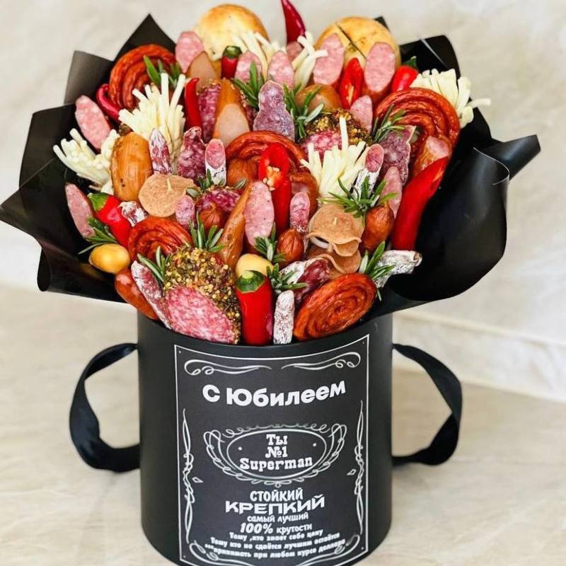 Buket,iz,produktov,dlya,muzhchini,s,kolbaskami