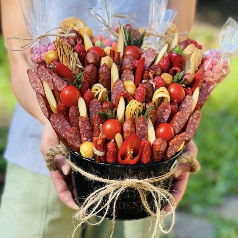 A,bouquet,of,sausages,for,men