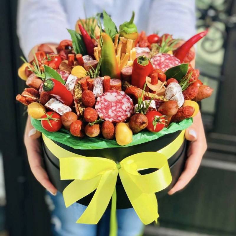 Bouquet,of,sausages,in,a,box