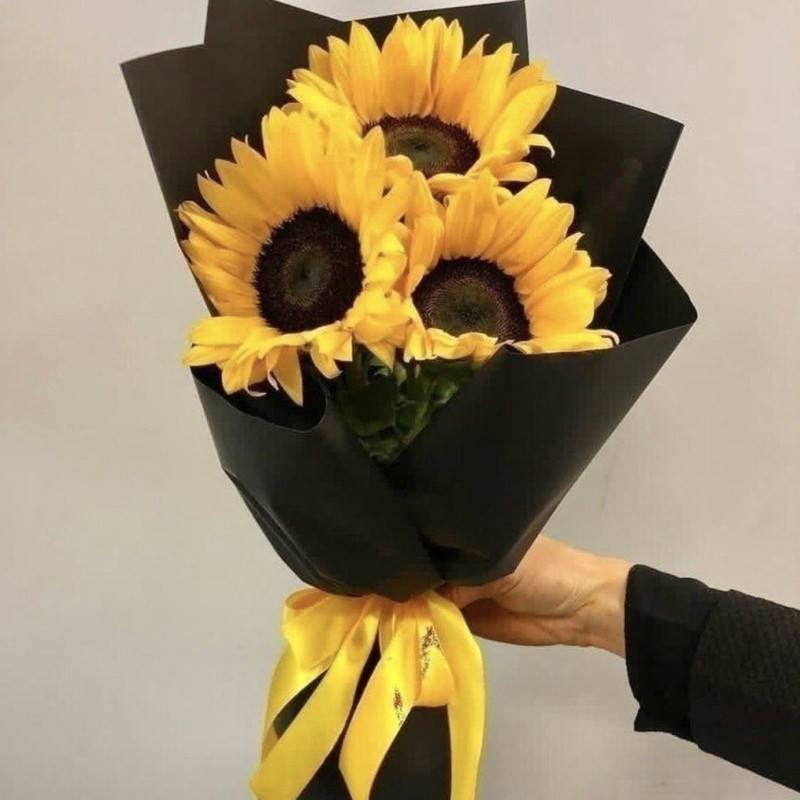 Bouquet,of,3,sunflowers